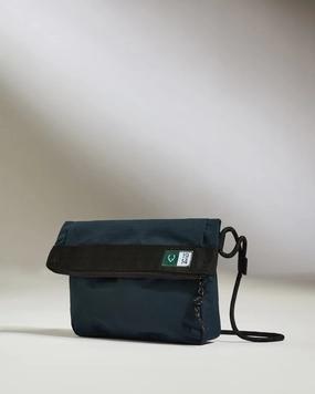 Limited Edition Offer Essential Crossbody Bag In Navy
