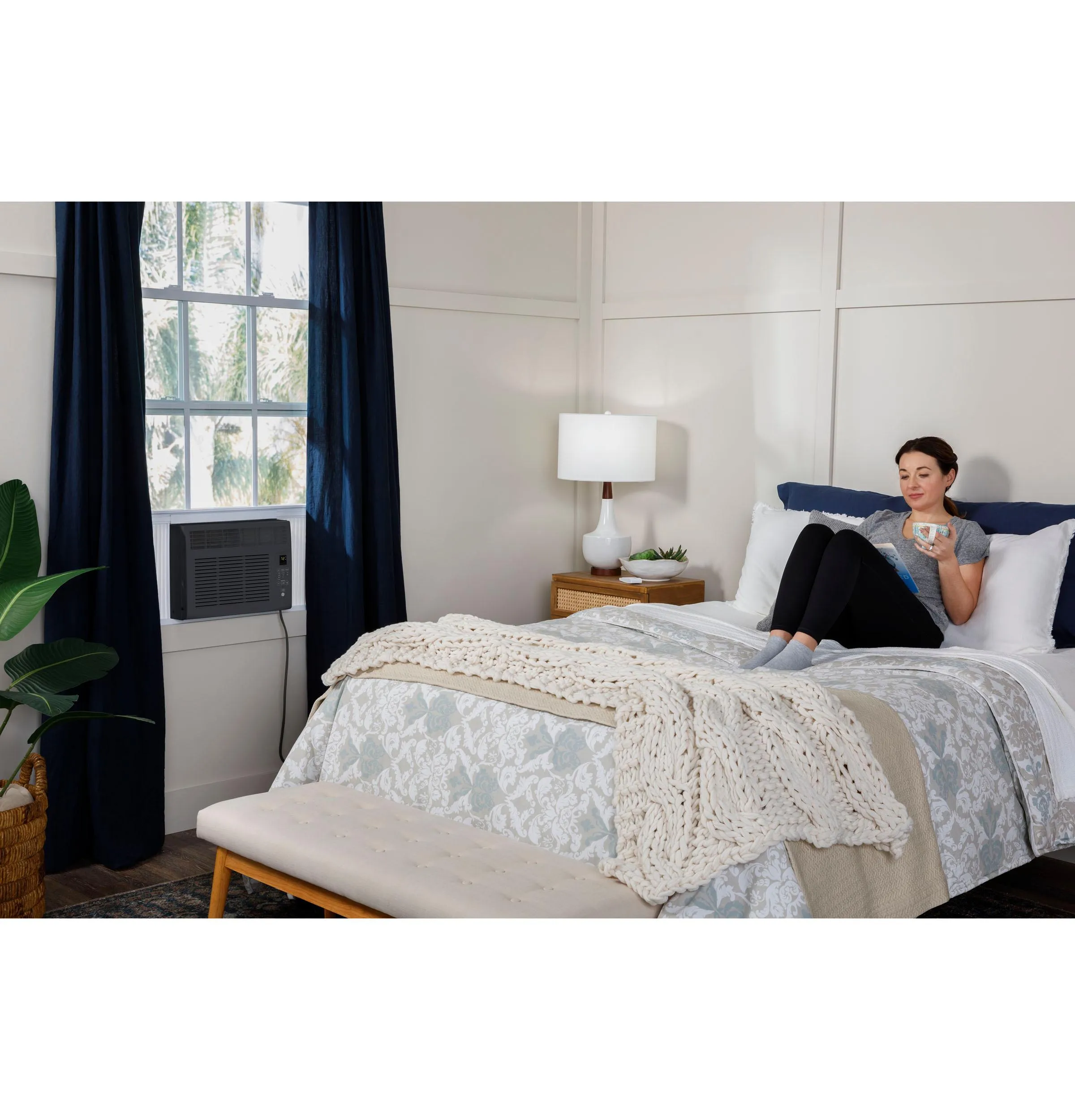 Ge Appliances AHEF06BC Ge? 6,000 Btu Electronic Window Air Conditioner For Small Rooms Up To 250 Sq Ft., Black