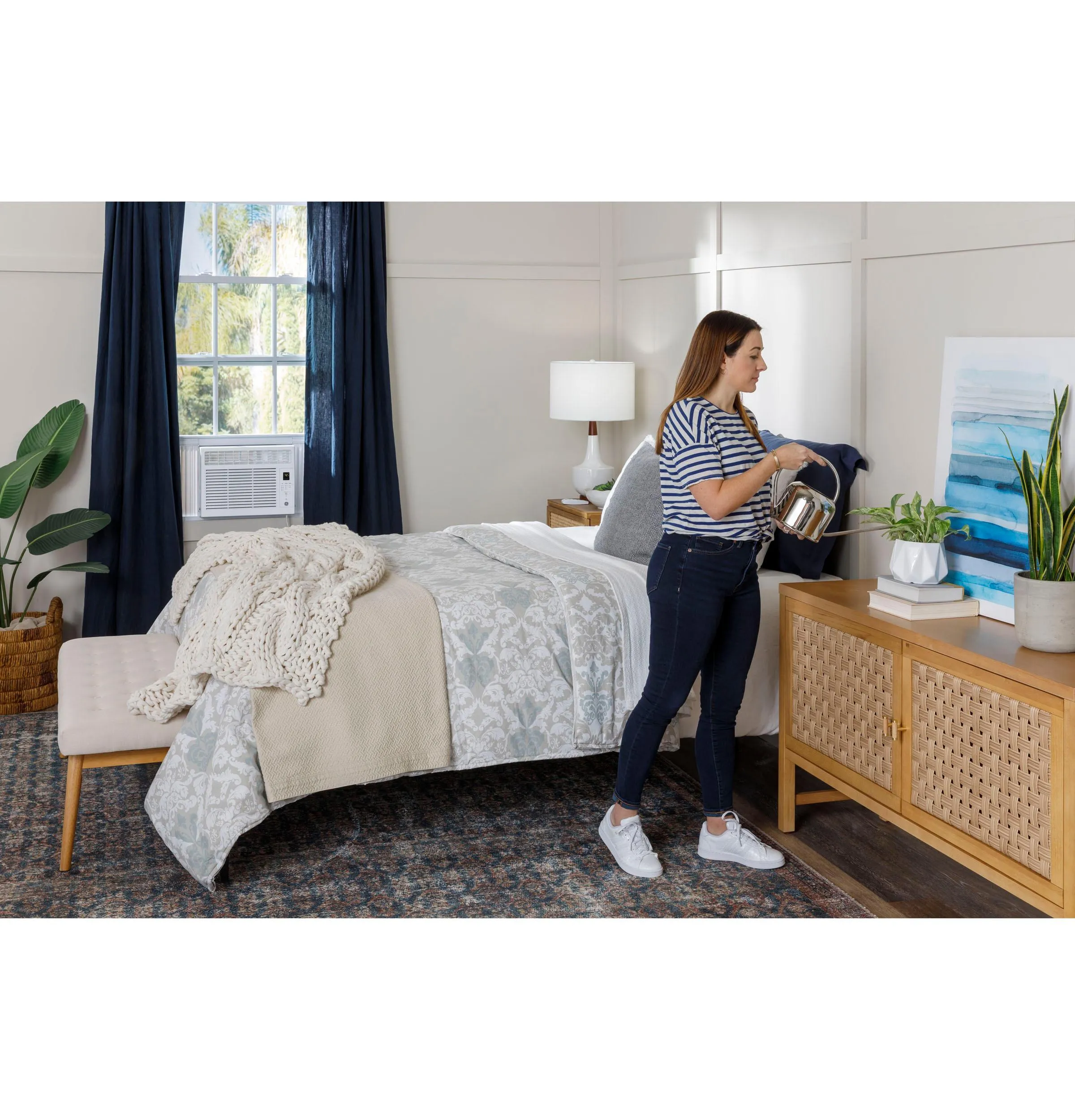 Ge Appliances AHW06LZ Ge? 6,000 Btu Electronic Window Air Conditioner For Small Rooms Up To 250 Sq Ft.