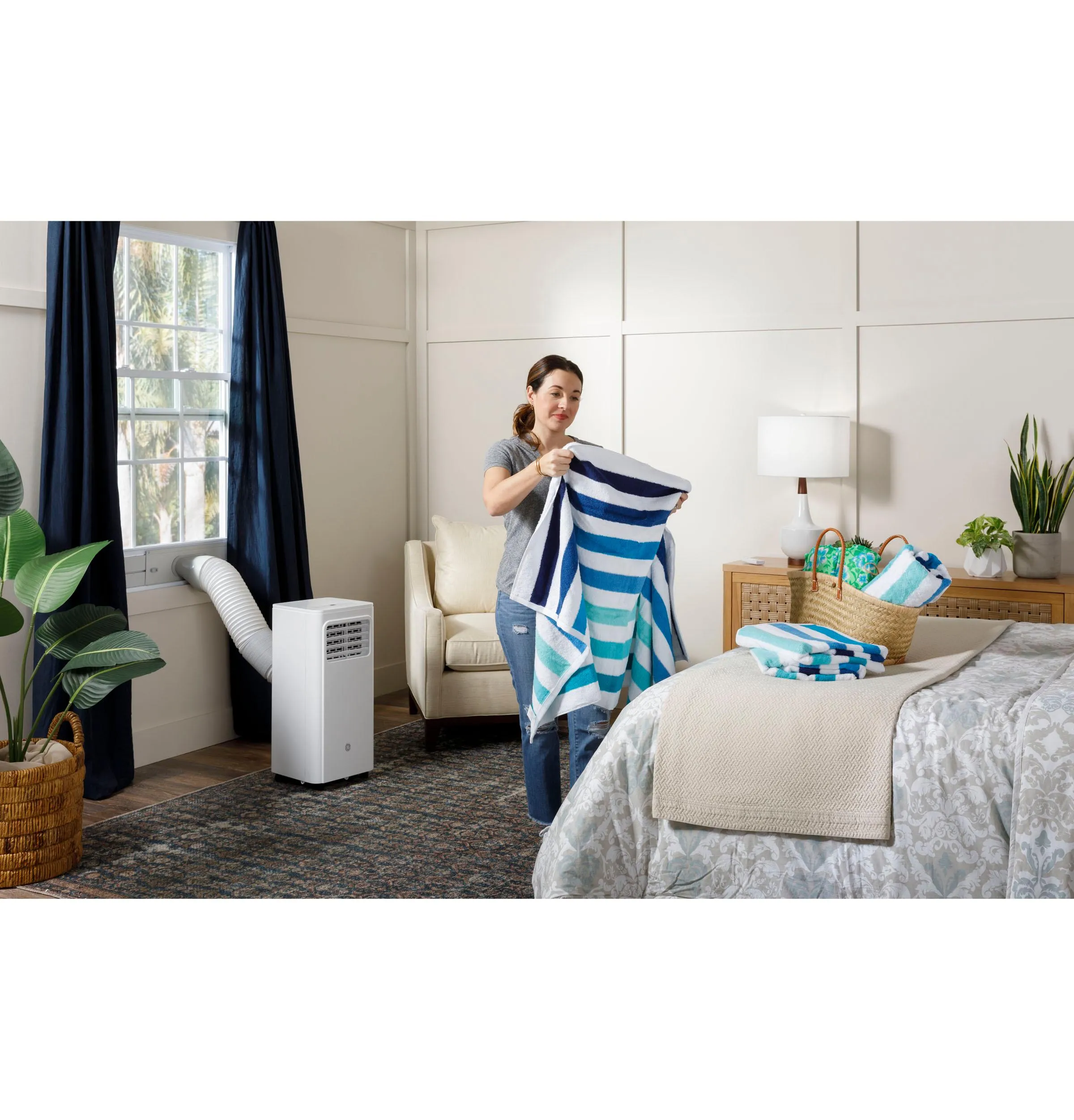 Ge Appliances APMS05BWF Ge? 5,000 Btu Doe Portable Air Conditioner For Small Rooms Up To 200 Sq. Ft.